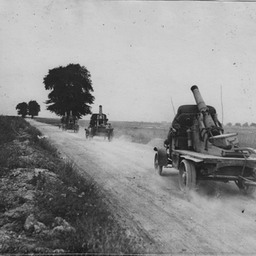 French artillery convoy, 1916